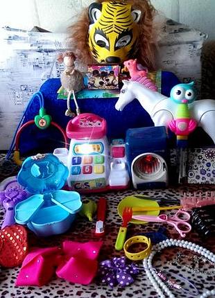 Большой игровой лот игрушек, заколки, браслеты, обруч, стиральная машинка и другое..