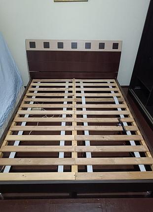 Двуспальная кровать в очень красивом состоянии, размер 169 на 220