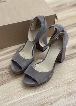 Босоніжки замшеві