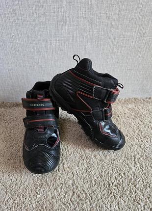 Демисезонные, осенние кожаные ботинки geox. размер 33, стелька 21 см.