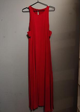 Красное платье,