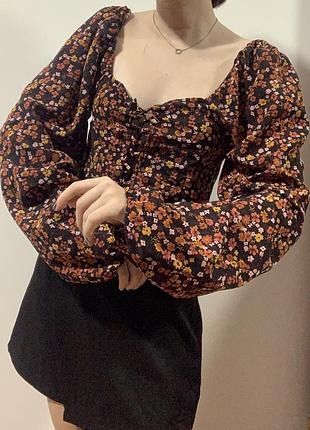 Блуза з пишними рукавами