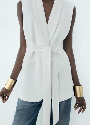 Жилет з поясом me&i