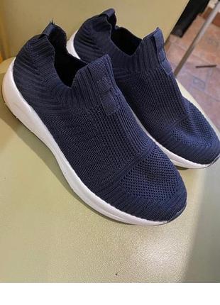 Сині кросівки