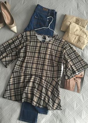 Стильная красивая блуза в микроклетку интересного кроя в размере 16
