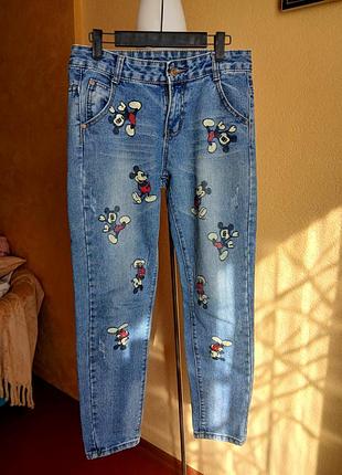 Модные джинсы с мики маусом