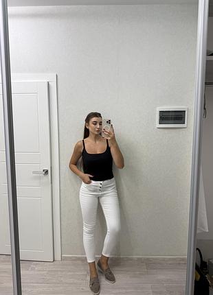 Джинси жіночі білі скіні .стан ідеальний , майже нові .гарна якість .