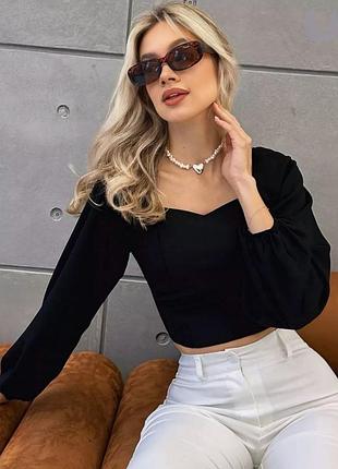 Приталенная женская блузка черная