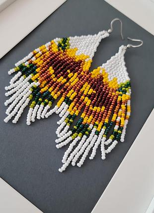 Белые серьги из бисера подсолнечники – длинные этнические серьги ручной работы