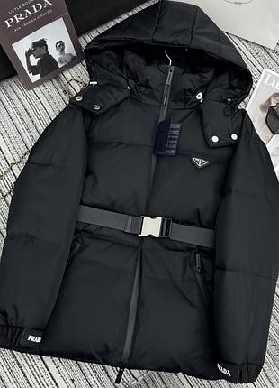 Чорна куртка з капюшоном