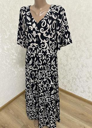 Чудова сукня в чорно  білому кольорі page one