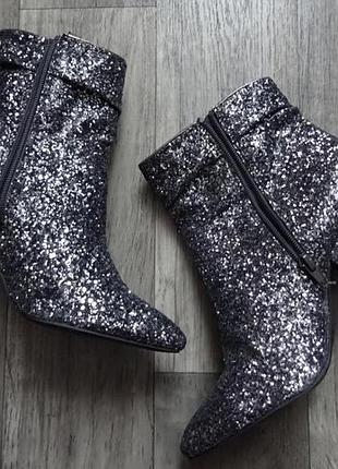 Блестящие ботинки