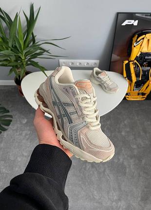 Жіночі кросівки asics