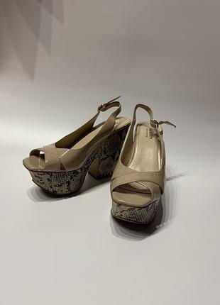 Босоніжки queen