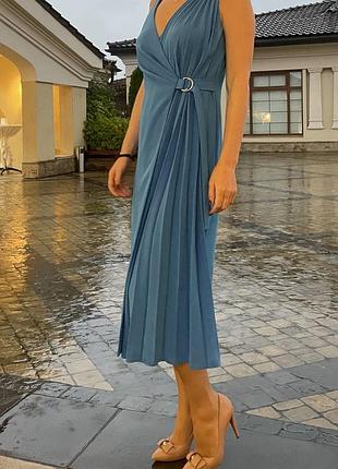 Ефектна вечірня сукня