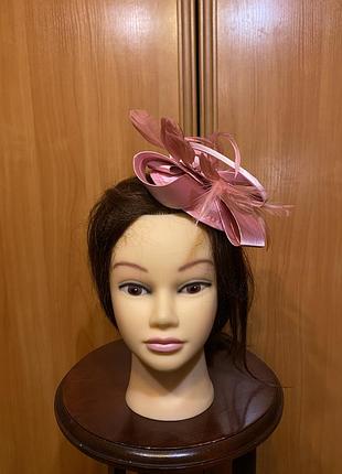 Коктейльний капелюшок, фасинатор рожевого кольору