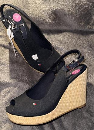 Новые tommy hilfiger оригинал босоножки на танкетке,на платформе