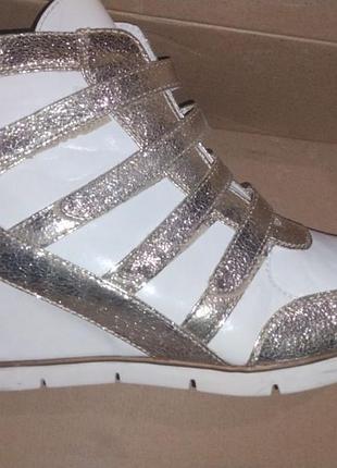 Черевики, снікерси, кроси