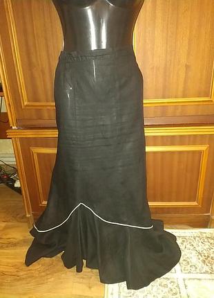 Юбка женская льняная черного цвета с оборкой и белой окантовкой большого размера