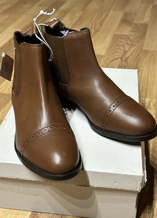 Шкіряні чоботи esmara