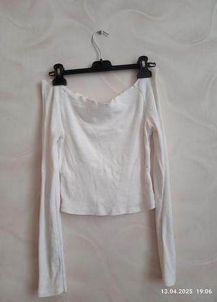 Очень красивая кофта с открытыми плечами