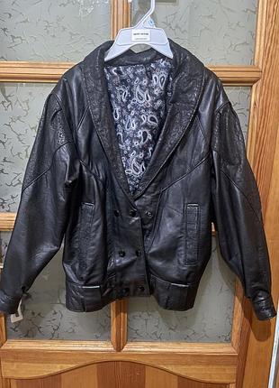Шкіряна куртка,вінтажна,зі вставками під рептилію