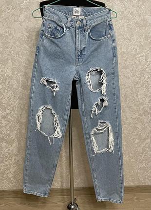 Рваные джинсы