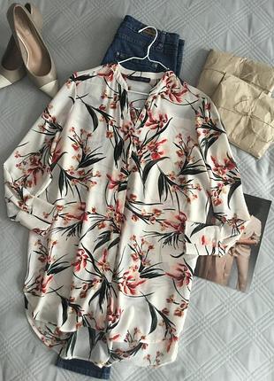 Роскошная блуза свободного удлинённого кроя в нежный цветочный принт в размере 14