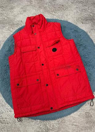 Червона чоловіча жилетка