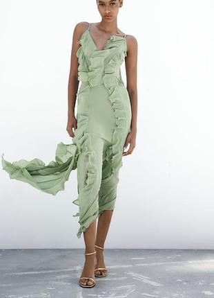 Ніжна повітряна сукня