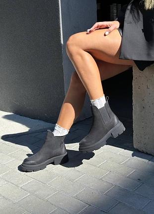 Ботинки челси женские из нубука черного цвета