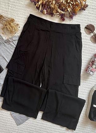 Легкие базовые широкие брюки клеш с карманами высокой талией и резинкой в поясе