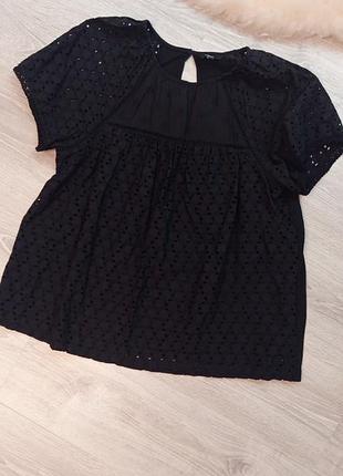 Чорна блуза з перворацією прошвою