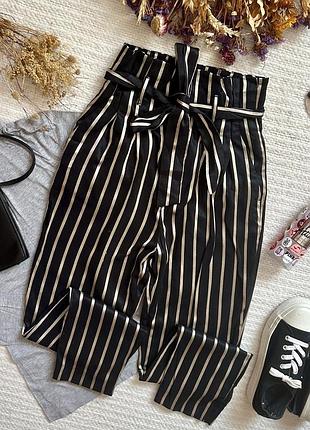 Оригінальні класичні завужені брюки з високою талією та поясом в смужку