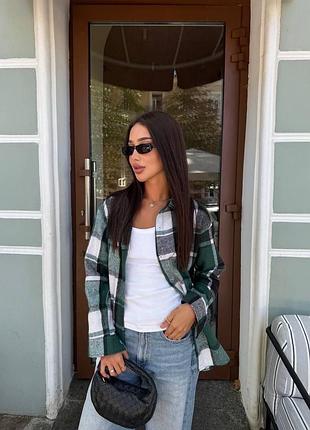 Повсякденна кашемірова сорочка в клітинку подовжена вільного крою з лого нашивкою