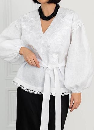 Женская блуза вышита гладь