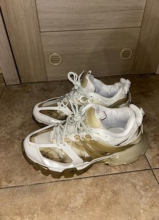 Balenciaga track 1 clear soul