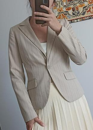 Пиджак бежевый