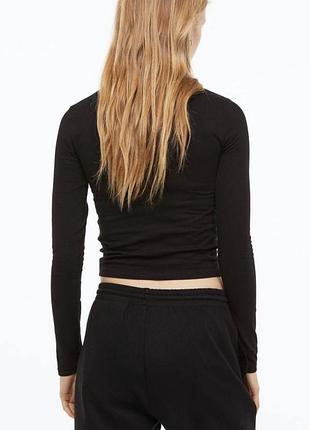 Чорний укорочений лонгслів h&m, l 6