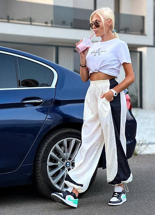 Широкие спортивные штаны в стиле streetwear