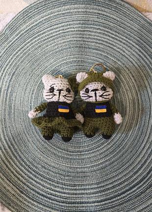 Парні брелоки котики зсу ( на магнітах)