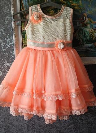 Святкове ,пишне плаття для дівчинки 4-5 років