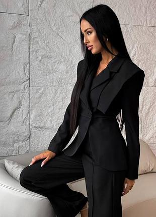 Изысканный элегантный стильный приталенный деловой вечерний женский костюм
