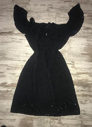 Сукня з вишивкою