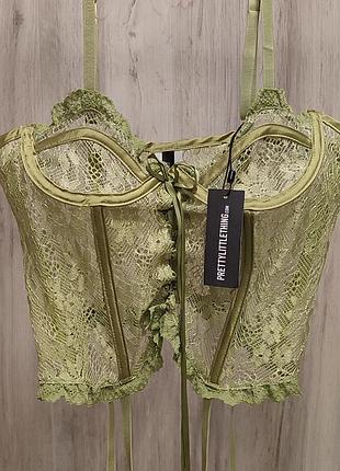 Корсет жіночий prettylittlething plt зі шнуровкою та підтяжками для панчох 
стан - новий, розмір по бірці м, заміри зроблю по запиту