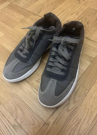 Кросівки чоловічі