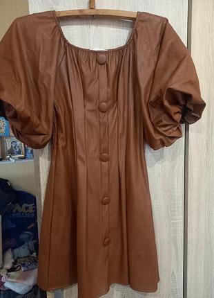 Платье из экокожи