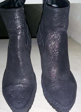 Lazamani (нідерланди ) супермодні,елегантні замшеві ботільйон р. 37 (24см).