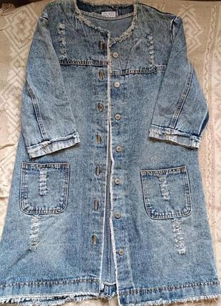 Женская джинсовая куртка длинная стильная