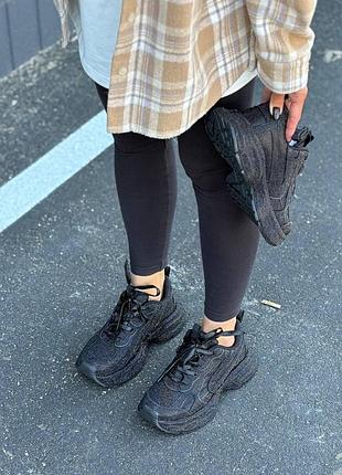 Женские кроссовки